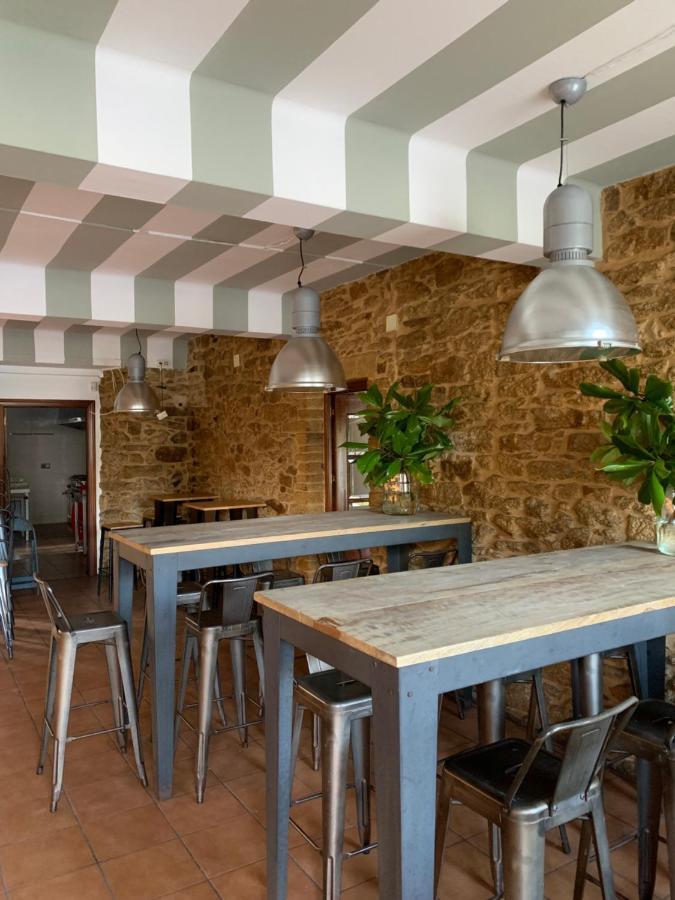 A Cochera Hostel Феррол Экстерьер фото